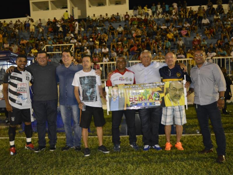 Presidente visita Oeiras e acompanha torneio amador na cidade
