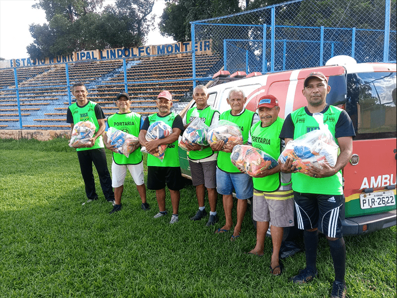 FFP realiza entrega de alimentos a gandulas e maqueiros.