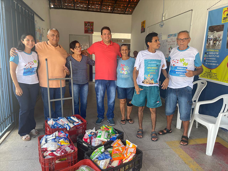 Entrega de alimentos arrecadados na final do Piauiense Série A