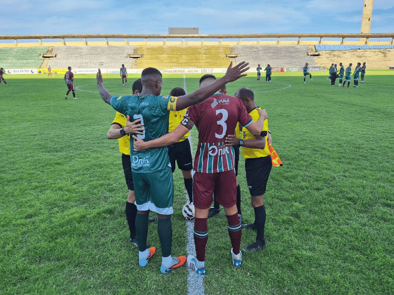 Altos e Fluminense empataram em 2 a 2