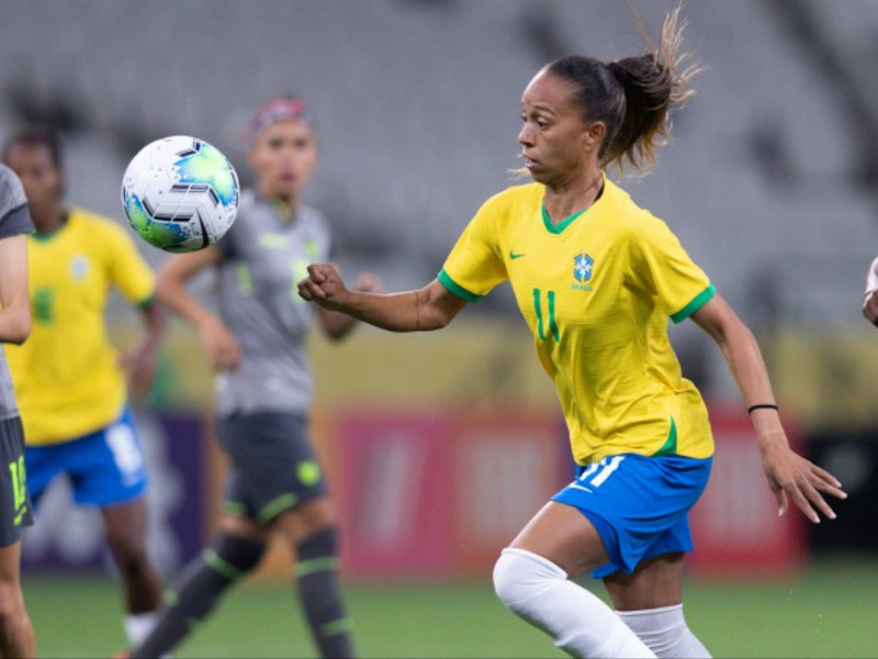 Ao lado de Adriana, Valéria estreia com gol na seleção principal