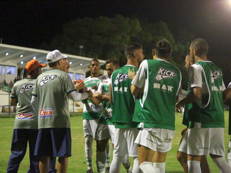 4 de Julho dispara na liderança; Altos vence a primeira