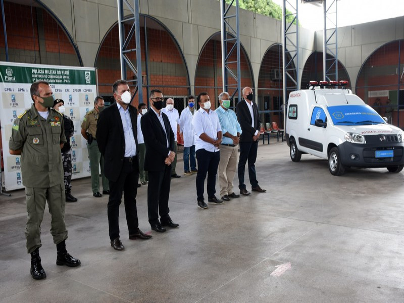 CBF e FFP entregam ambulância do 